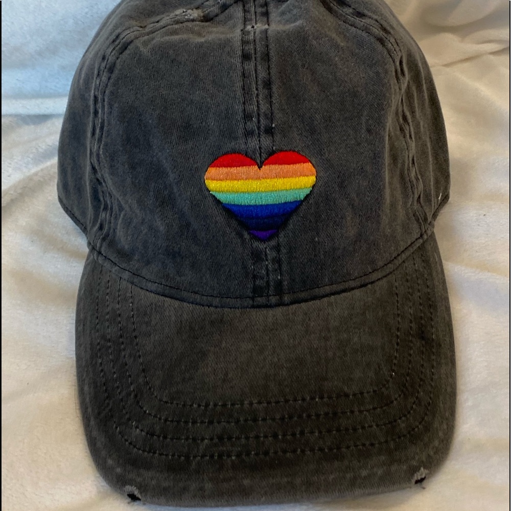 NWT adjustable love cap
